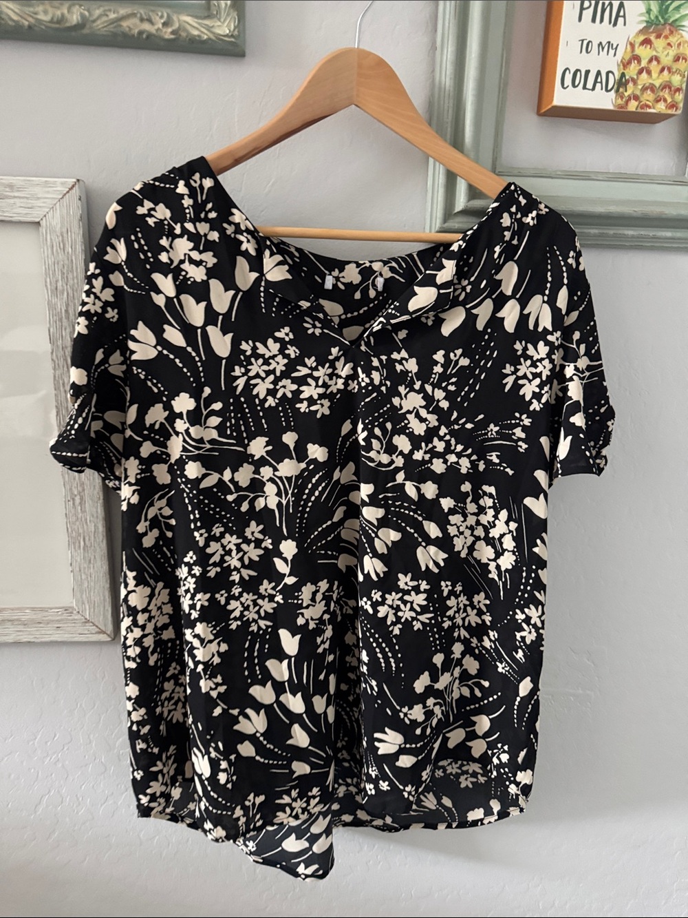 Women's Black and Cream Floral Short-Sleeve Top from Nordstrom NWOT